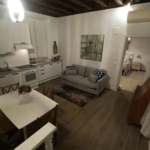 https://capocci-luxury-home.it-romehotels.com